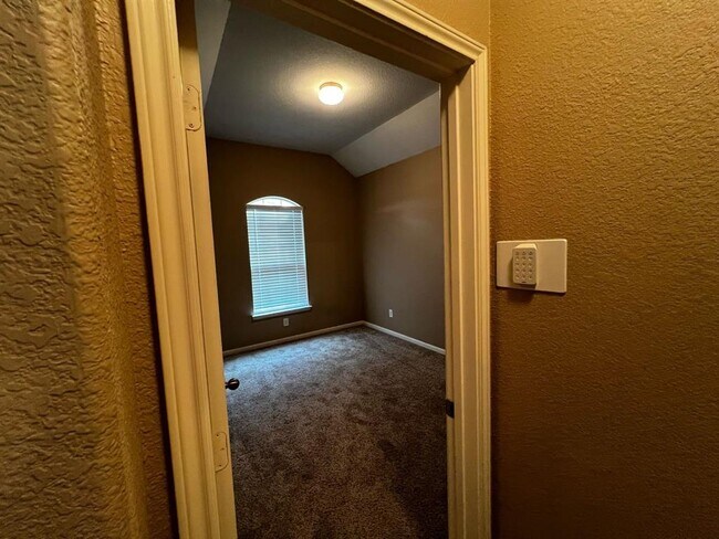 Building Photo - 23706 Red Glade Ct