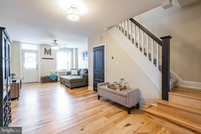 Building Photo - 225 W 6th Ave