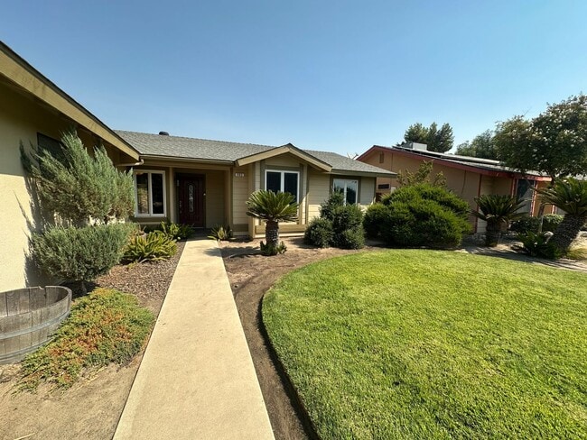 Building Photo - Charming 3 bedroom 2 bathroom home located...