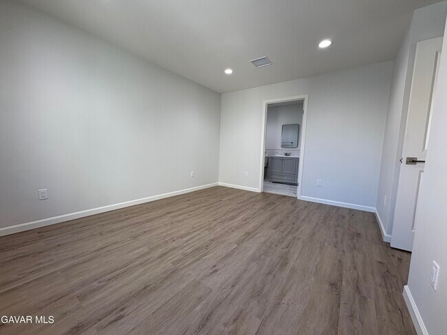 Building Photo - 338 Mesa Verde Ave