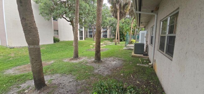 Building Photo - 1200 NW 87th Ave