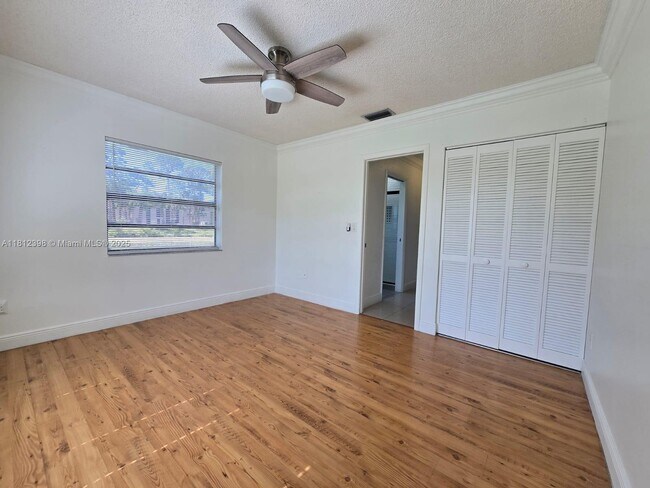 Building Photo - 1120 Parkside Green Dr