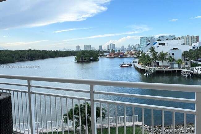 Building Photo - 400 Kings Point Dr
