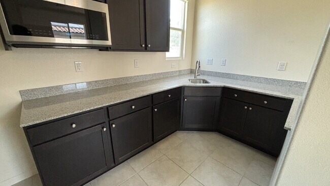 Building Photo - One Story 6-bedroom Home with Attached Casita