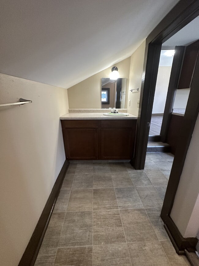 Building Photo - 316 Linn St