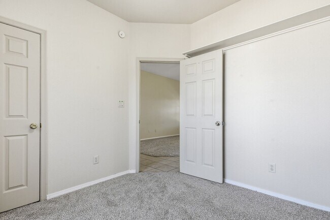 Building Photo - Conveniently Located 4 Bedroom 2 Bath Home