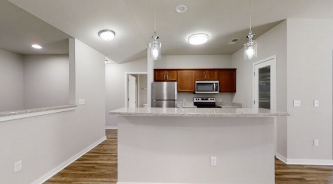 Building Photo - RENT SPECIAL - Upper 2 Bedroom 2 Bathroom Apartment is Available