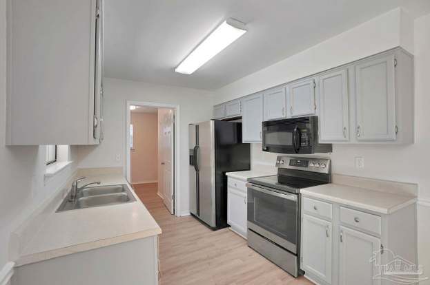 Building Photo - 10601 Silver Creek Dr