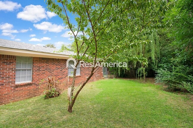 Building Photo - Newly Renovated 3/1.5 in Horn Lake