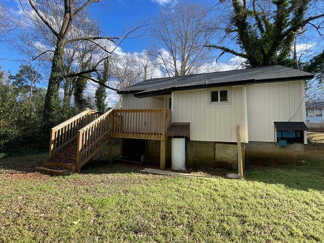 Building Photo - 419 Douglas St