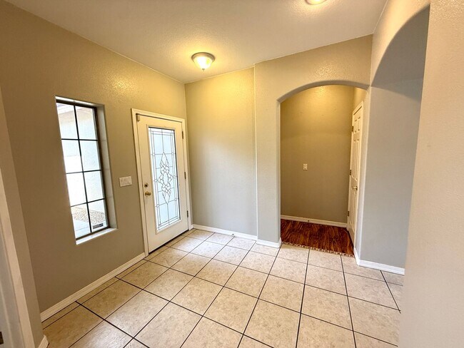 Building Photo - 2116 Roy Rogers Way