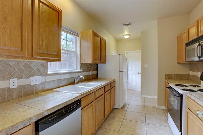 Building Photo - 1105 Cuernavaca Dr N