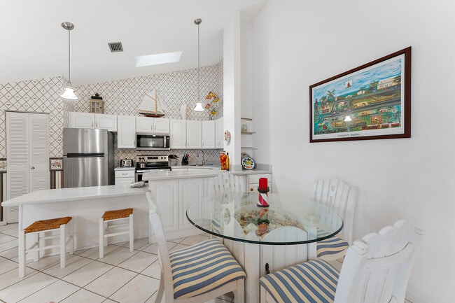 Building Photo - 1801 S US Hwy 1