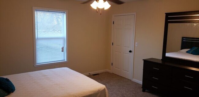 Building Photo - Cozy two-bedroom apartment!