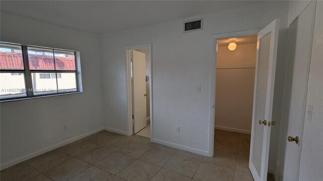 Building Photo - 8650 SW 67th Ave