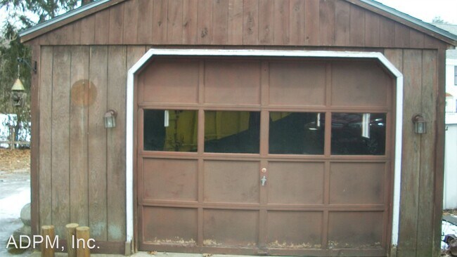 Building Photo - 3 br, 1.5 bath House - 45 Pine Hill Rd.