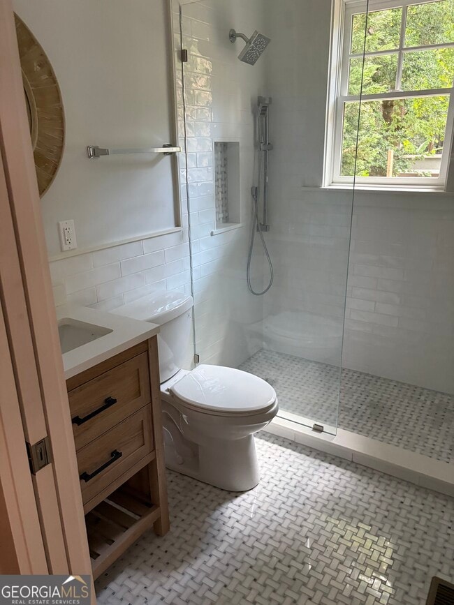 Building Photo - 886 Vedado Way NE