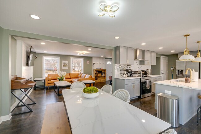 Building Photo - 500 Shelfar Pl