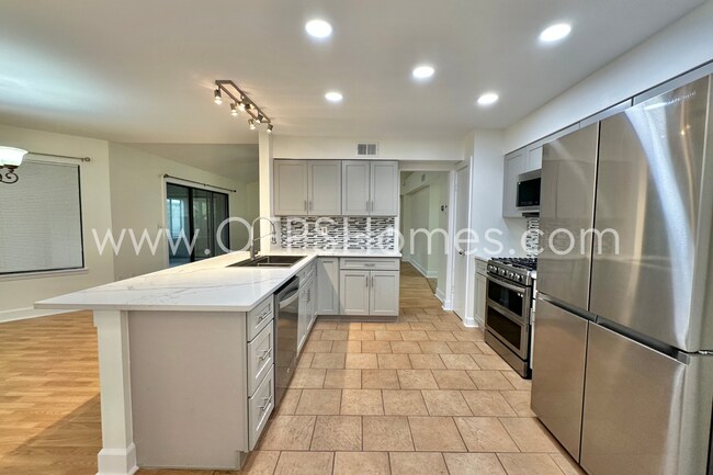 Building Photo - Niceville Renovated 3/2