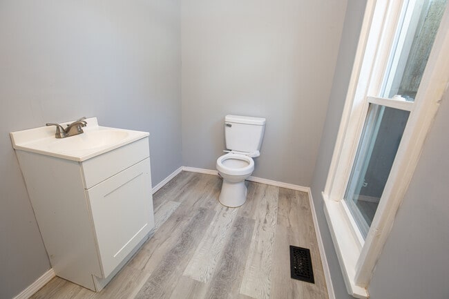 Building Photo - 399 S Division St