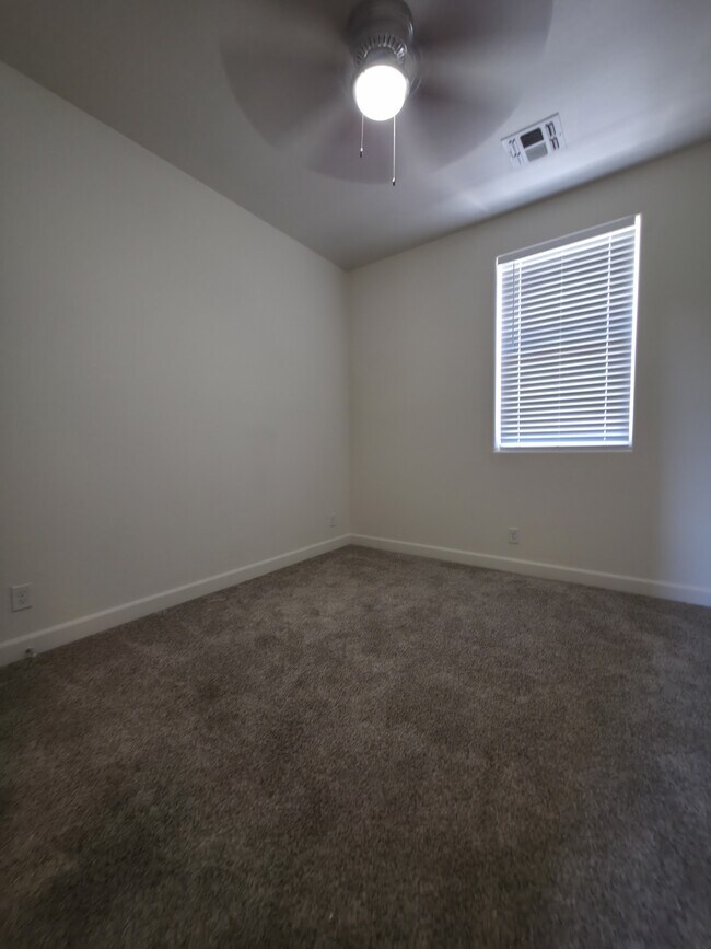 Building Photo - 2489 W Cripple Creek Dr