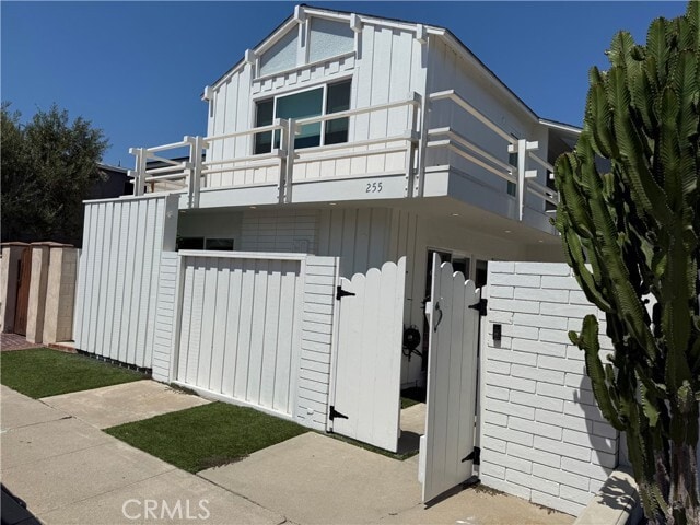Building Photo - 255 Colton St