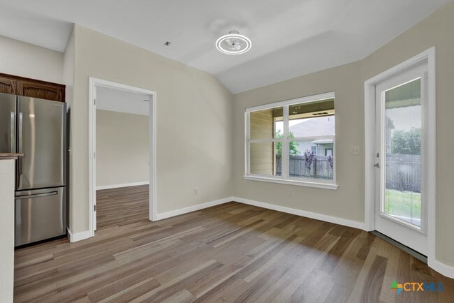 Building Photo - 2116 Bentwood Dr