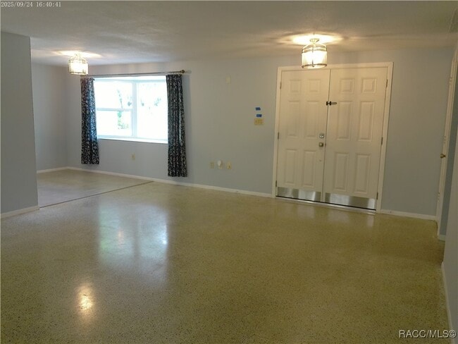 Building Photo - 1080 N Hollywood Cir