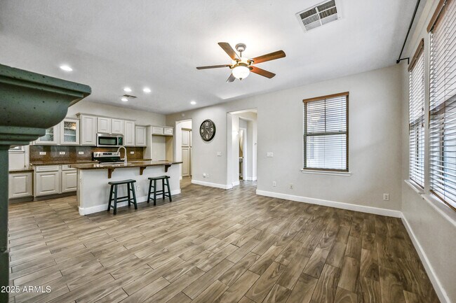Building Photo - 15340 W Dahlia Dr