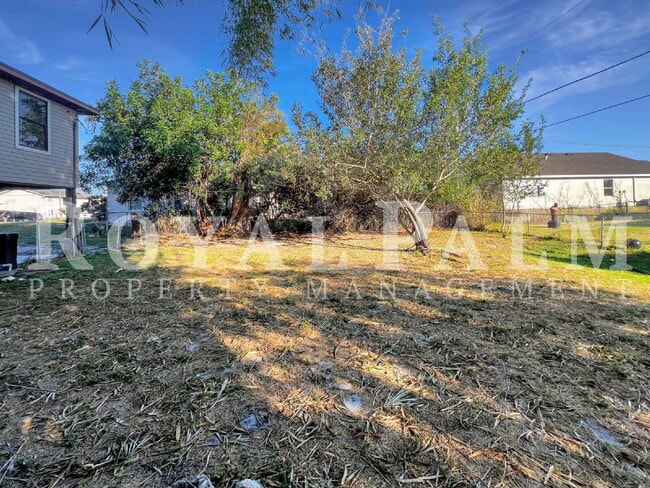 Building Photo - 2/1 Rental with W/D Hookups—Roses are Red, Lawns are Green, a Fenced Yard? That’s a Pet Lover’s D...