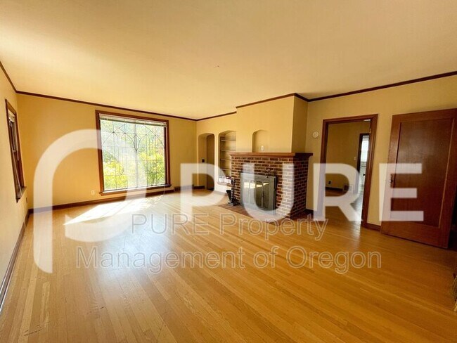 Building Photo - 6945 NE Sacramento St