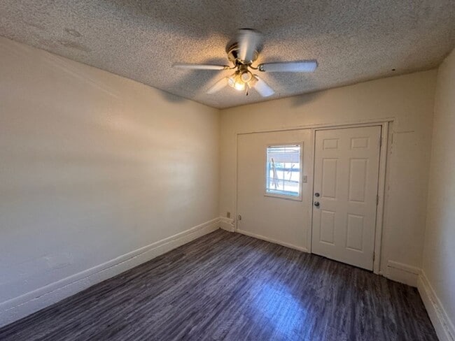 Building Photo - 2 bed 2 bed garage conversion with flex space, close to I-44 and I-240 ready for move in! Pets co...