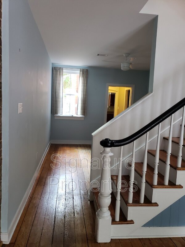 Building Photo - 303 W Clay St