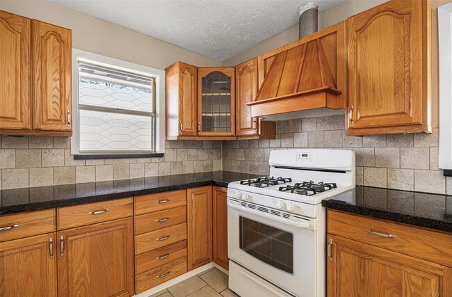 Building Photo - 2018 Woodvine Dr