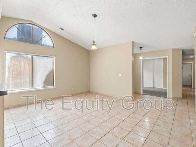 Building Photo - 1730 E Babcock Ave