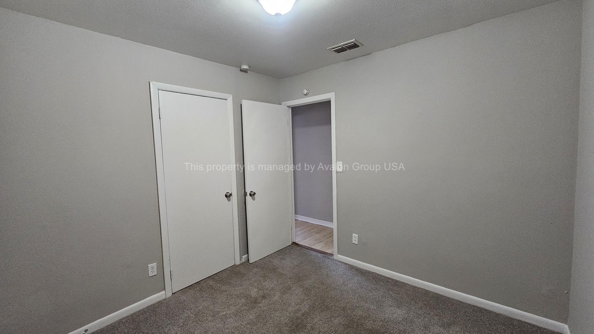 Building Photo - 6809 Miss Muffet Ln S