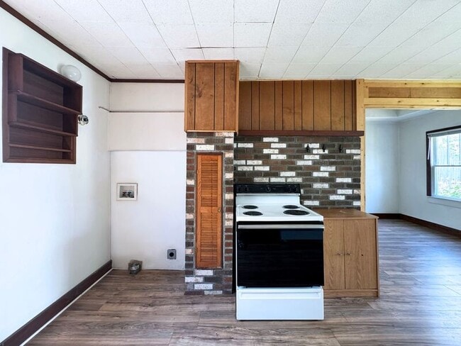 Building Photo - 310 1/2 East 31st Avenue