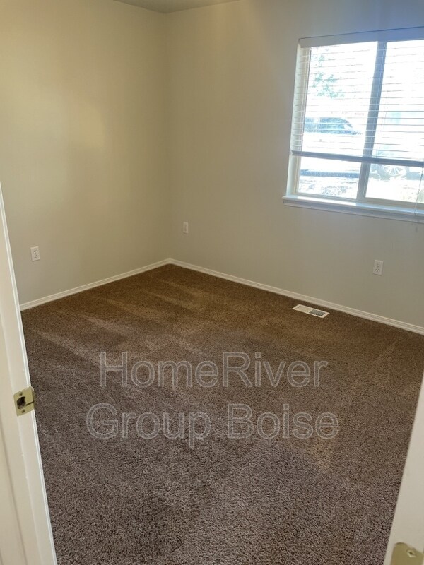 Building Photo - 2296 W Kootenai St