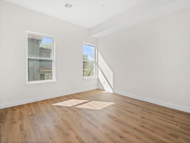 Building Photo - 14 William St