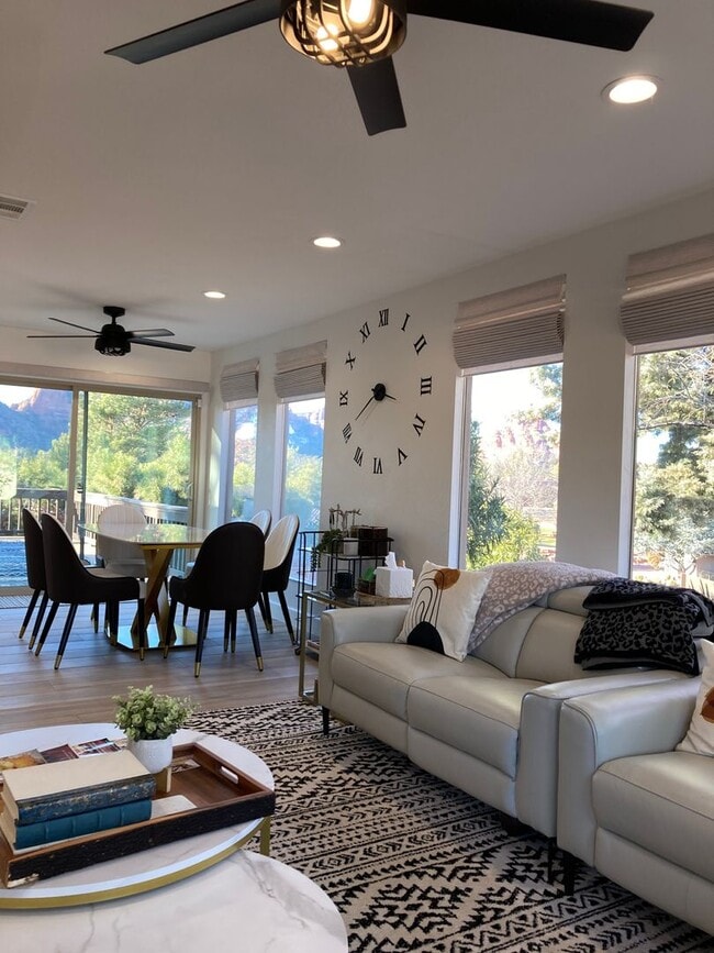 Building Photo - Gorgeous, modern, remodeled, furnished ren...