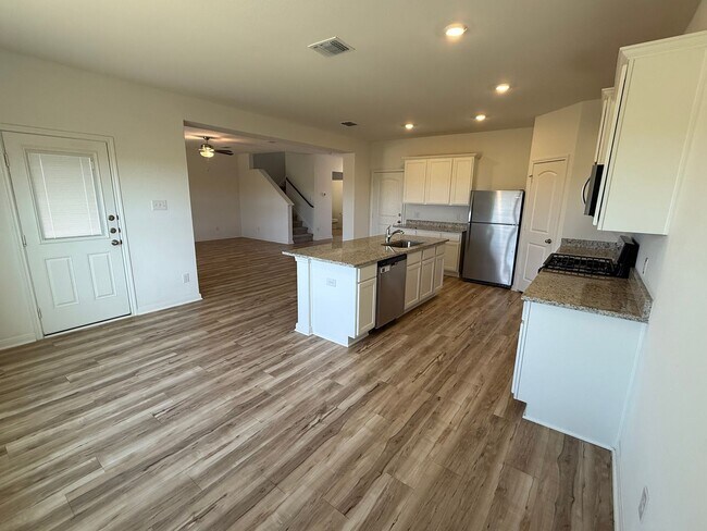 Building Photo - Move-In Ready 4BR with Private Yard & Fire Pit – Won’t Last!
