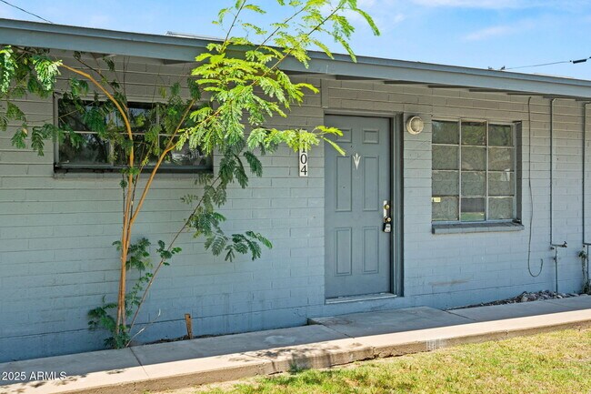 Building Photo - 1102 S Stratton Ln
