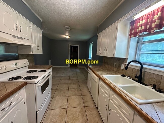 Building Photo - 3 BD, 1 BA, home in Cabot