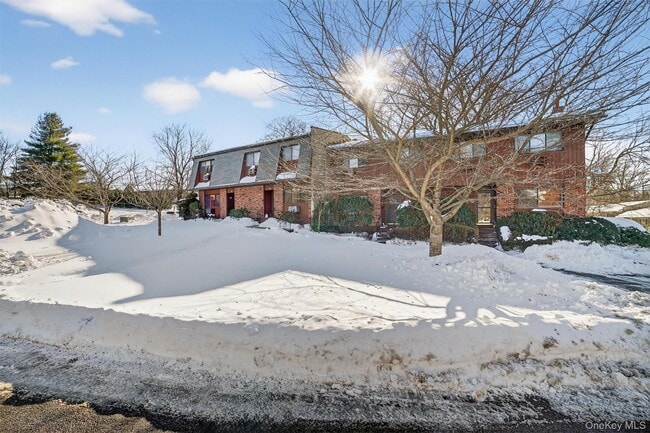 Building Photo - 126 Coachlight Square