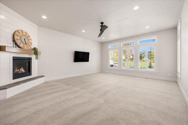 Building Photo - 3 Bedroom. 2.5 Bathroom House in Nampa