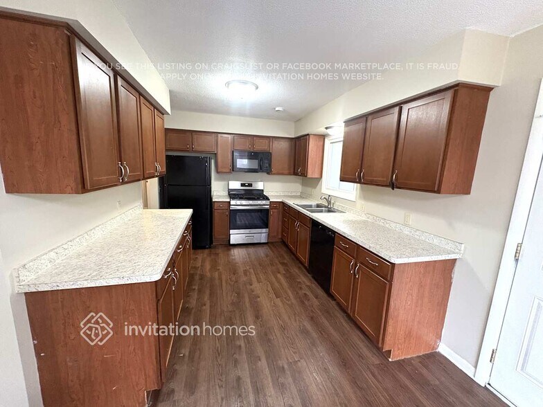 Building Photo - 401 42nd Ave NE