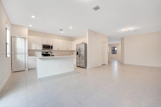 Building Photo - 11918 SW 245 Ter