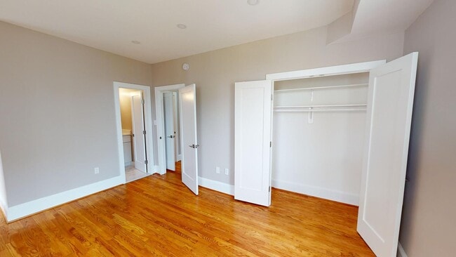 Building Photo - 911 Monroe St NW