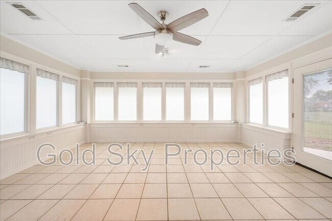 Building Photo - 210 Pine Grove Dr
