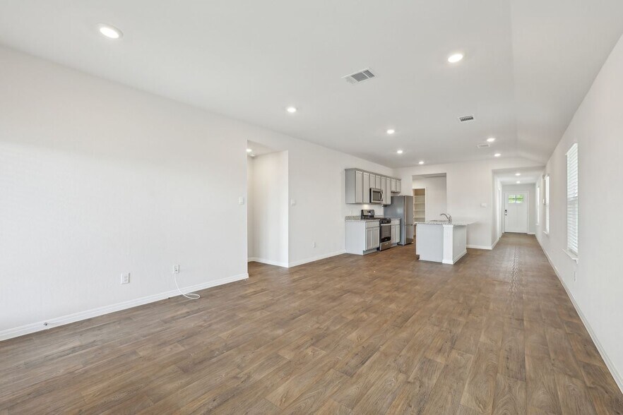 Building Photo - 528 Evergreen Sumac Lp
